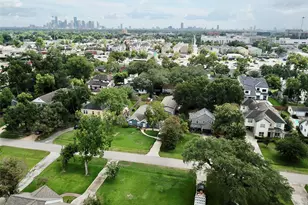 231 W 31st St, Houston, TX 77018 - Photo 3