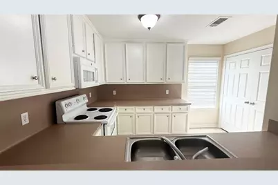 175 Binnacle Court #B, Willis, TX 77318 - Photo 17