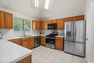 2035 Woodhue Dr, Spring, TX 77386 - Photo 11
