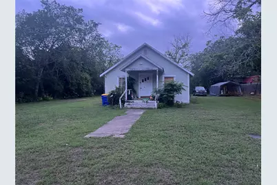 1121 N College Street, Gonzales, TX 78629 - Photo 1