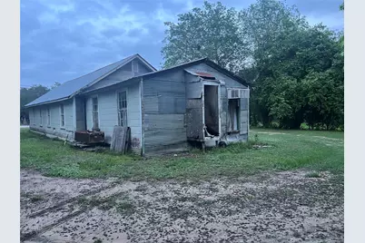 1121 N College Street, Gonzales, TX 78629 - Photo 5