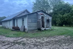 1121 N College St, Gonzales, TX 78629 - Photo 5