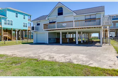 2332 Martinique, Crystal Beach, TX 77650 - Photo 5