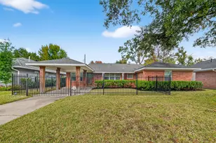 2010 Wakefield Dr, Houston, TX 77018 - Photo 3