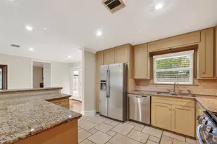 2010 Wakefield Dr, Houston, TX 77018 - Photo 11