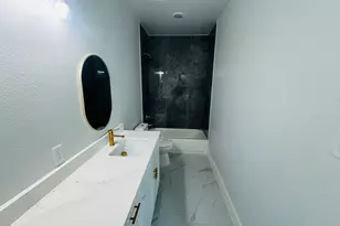 8128 Penrod St, Houston, TX 77028 - Photo 25