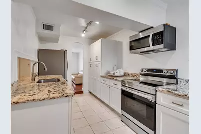 2121 Fountain View Drive #H1, Houston, TX 77057 - Photo 11