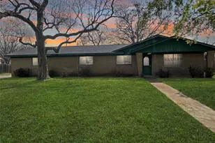 109 Poppy St, Lake Jackson, TX 77566 - Photo 1