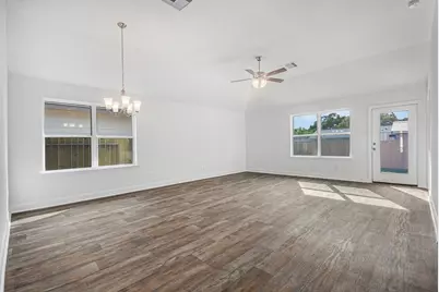 205 Bryan Way, Angleton, TX 77515 - Photo 5