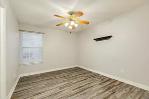 900 Enchanted Oaks Dr, Angleton, TX 77515 - Photo 25