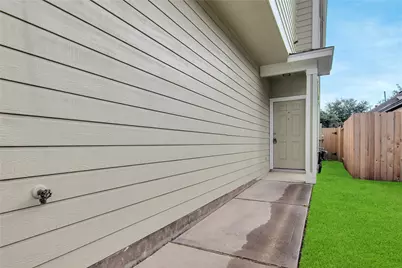 16518 Strathmore Manor Lane, Houston, TX 77090 - Photo 3