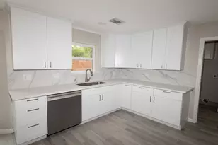 8335 Langdon Ln, Houston, TX 77036 - Photo 9