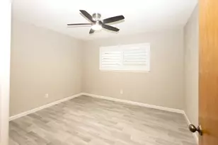 8335 Langdon Ln, Houston, TX 77036 - Photo 7