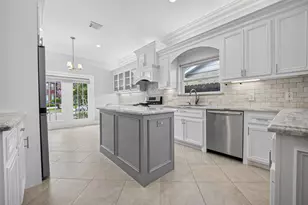 10310 Chevy Chase Dr, Houston, TX 77042 - Photo 9
