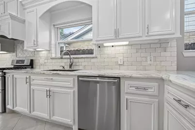 10310 Chevy Chase Drive, Houston, TX 77042 - Photo 15