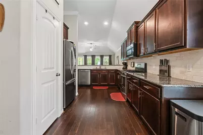 2818 Ridgecliff Court, Conroe, TX 77301 - Photo 11