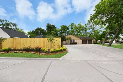 2207 S Belmont Drive, Richmond, TX 77469 - Photo 3