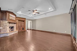 95 Paradise Valley Dr, Conroe, TX 77304 - Photo 9