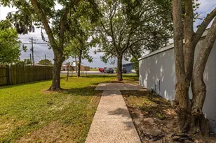1109 13th St N, Texas City, TX 77590 - Photo 25