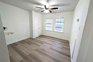 704 E 22nd St, Houston, TX 77008 - Photo 25