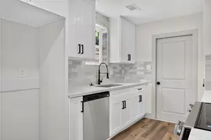 926 Buoy Rd, Houston, TX 77062 - Photo 9
