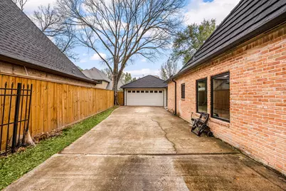 1118 Crossroads Drive, Houston, TX 77079 - Photo 35