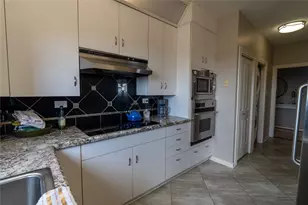 651 Bering Dr, Houston, TX 77057 - Photo 9