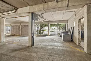402 Tuam St, Houston, TX 77006 - Photo 27