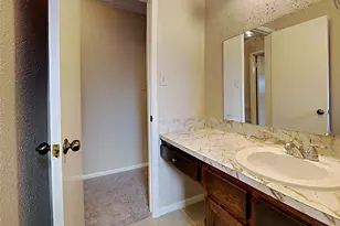 207 Oakwood St, League City, TX 77573 - Photo 5