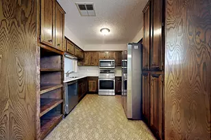 207 Oakwood St, League City, TX 77573 - Photo 3