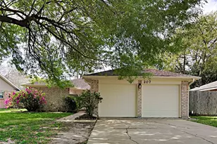 207 Oakwood St, League City, TX 77573 - Photo 1
