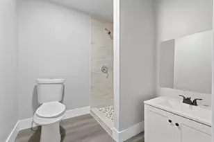 5966 Doulton Dr, Houston, TX 77033 - Photo 15