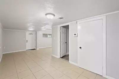 5966 Doulton Drive, Houston, TX 77033 - Photo 11