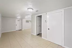 5966 Doulton Dr, Houston, TX 77033 - Photo 11