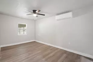 5966 Doulton Dr, Houston, TX 77033 - Photo 13