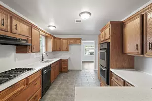 5966 Doulton Dr, Houston, TX 77033 - Photo 9