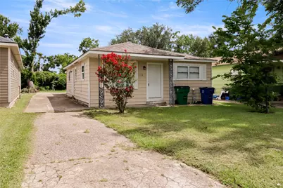 604 W Peach Street, Angleton, TX 77515 - Photo 3
