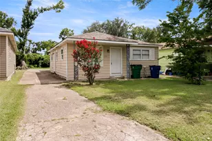 604 W Peach St, Angleton, TX 77515 - Photo 3