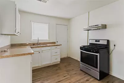 604 W Peach Street, Angleton, TX 77515 - Photo 11
