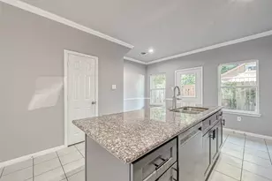 7903 Moon Beam St, Houston, TX 77088 - Photo 9