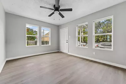 7425 Avenue E, Houston, TX 77011 - Photo 3