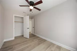 11302 White Gate Ln, Houston, TX 77067 - Photo 9