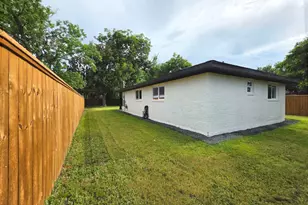 906 Dewalt St, Houston, TX 77088 - Photo 3