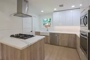 906 Dewalt St, Houston, TX 77088 - Photo 9