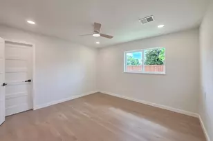 906 Dewalt St, Houston, TX 77088 - Photo 13