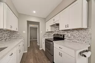 17043 Coachmaker Dr, Friendswood, TX 77546 - Photo 15