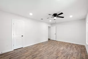 6418 Silver Chalice Dr, Houston, TX 77088 - Photo 35