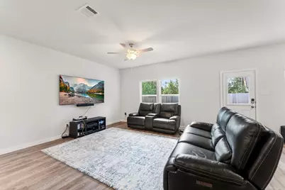 16998 Hazelnut Drive, Conroe, TX 77302 - Photo 5