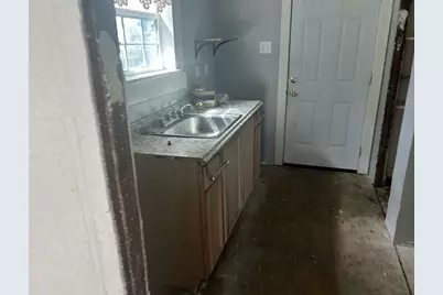 634 E Bernard Street, West Columbia, TX 77486 - Photo 9