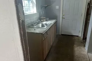 634 E Bernard St, West Columbia, TX 77486 - Photo 9